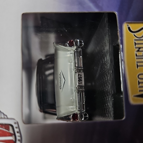 M2 Machines 1957 Chevrolet 150 Handyman Station Wagon R39 16-25 - Picture 5 of 13